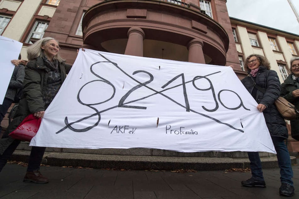 GroKo-Zoff um Abtreibungen: CDU und CSU bestehen auf Paragraf 219a