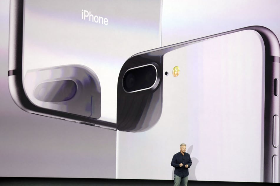 Vize-Marketing Chef Phil Schiller präsentiert die neuen Produkte. Hier das iPhone 8.