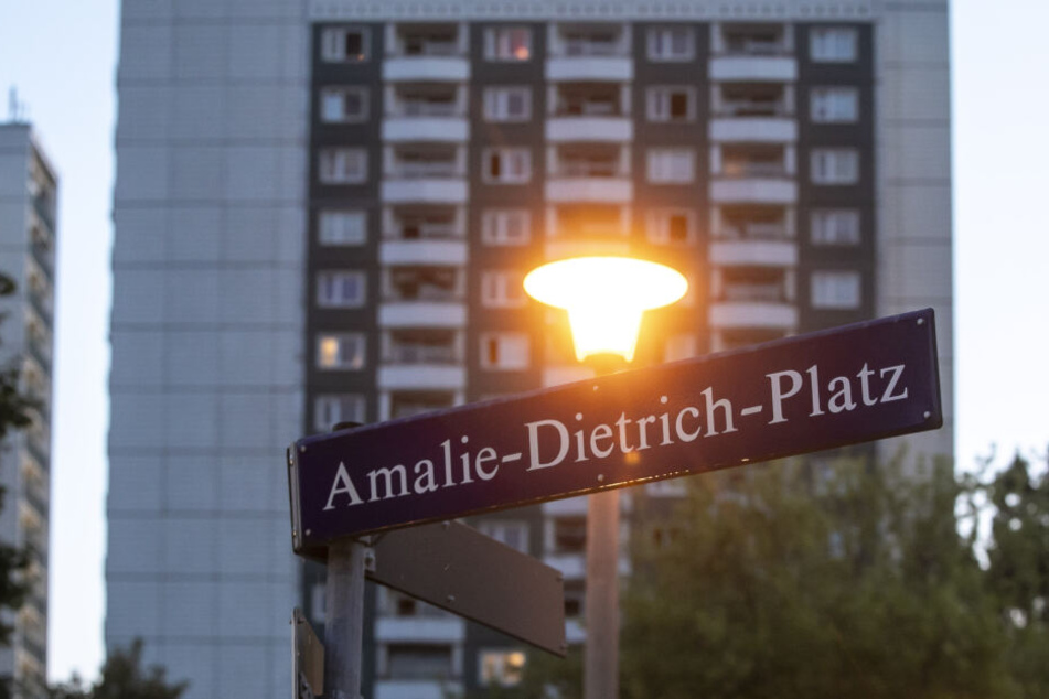 Am Amalie-Dietrich-Platz kommt es immer wieder zu Polizeieinsätzen.