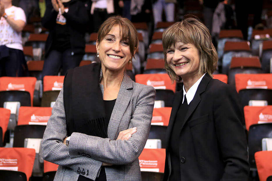 Niners-Präsidentin Micaela Schönherr (43) und OB Barbara Ludwig (55, SPD) basteln am Chemnitzer Basketball-Erfolg.