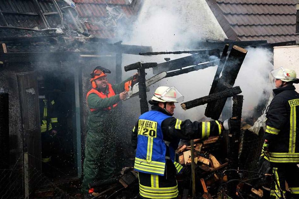 In dem Geräteschuppen war viel Holz gelagert.