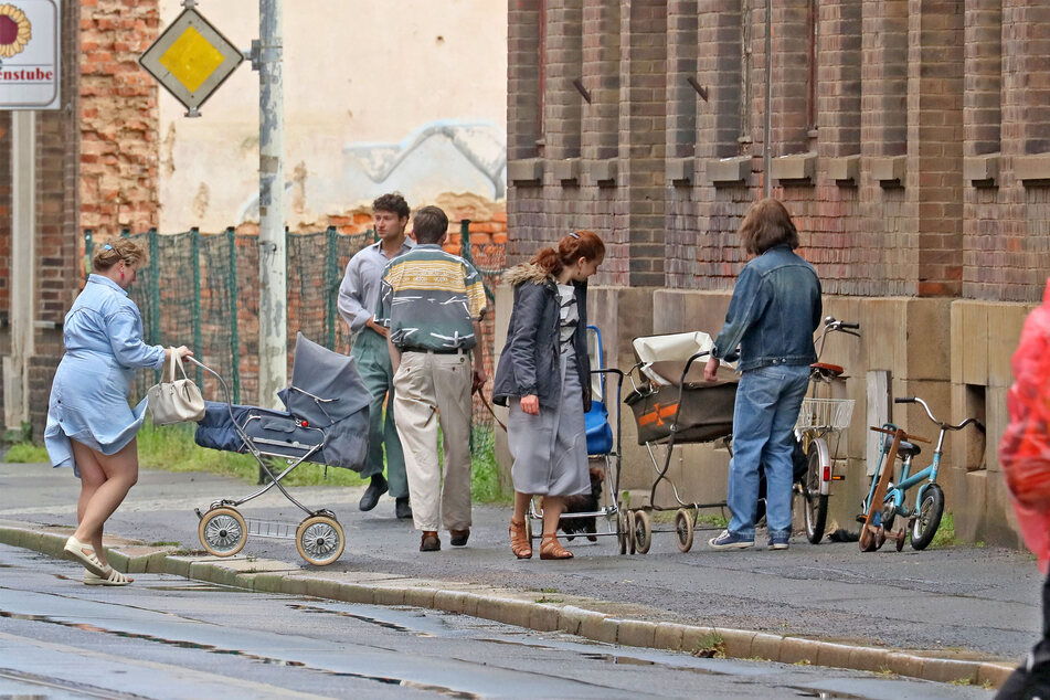 Eine DDR-Straßenszene aus Berlin - gedreht Anfang Mai in Zwickau für den Kinofilm "In einem Land, das es nicht mehr gibt".