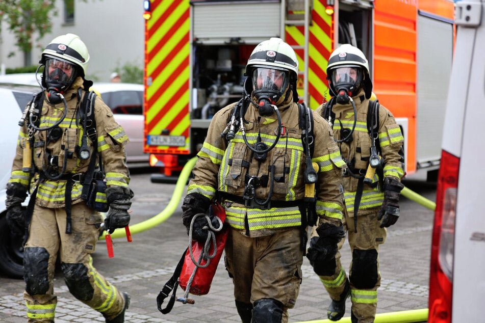Die Kölner Feuerwehr war am Sonntagmorgen mit starken Kräften in Kalk im Einsatz.