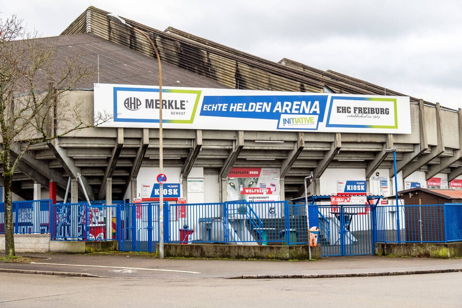 Die "Echte Helden Arena" in Freiburg: Mit 1174 Kilometern hin und zurück der weiteste Weg für die Eispiraten.