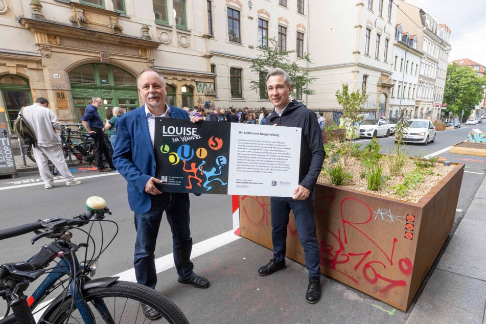 Bereits bei der Einweihung der "Sommerstraße 2026" waren erste Kübel mit Sprüchen beschmiert.