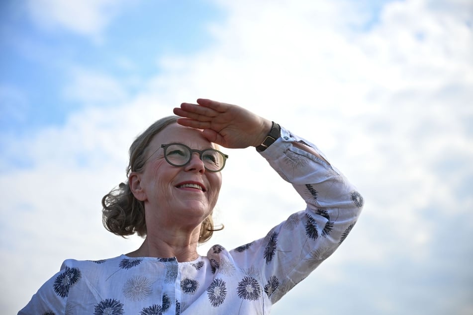 Infrastruktur-MInisterin Regina Kraushaar (62, CDU) zeigte sich sichtlich beeindruckt bei ihrem Besuch.