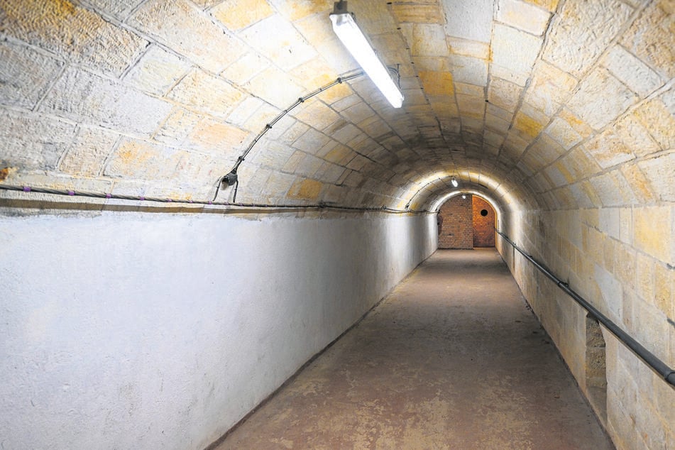 Die Bunkeranlage besteht aus einer Flucht von engen Gängen und kleinen Räumen.