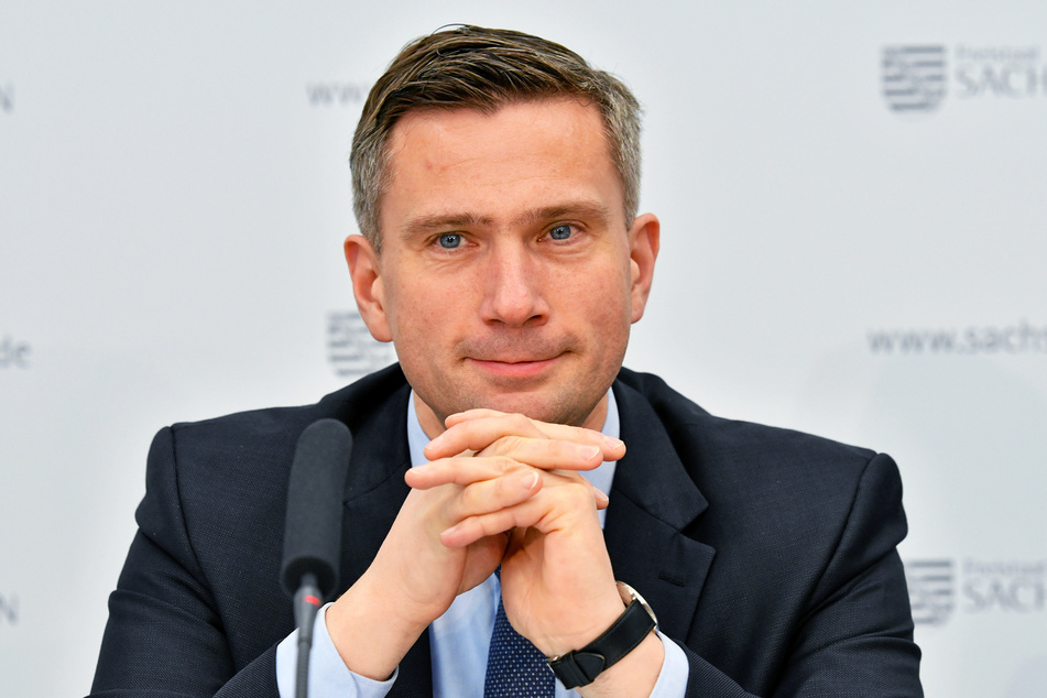 Martin Dulig (46, SPD) will mit einer neuen Werbekampagne die Sachsen zum Einkaufen im Geschäft vor Ort bewegen.