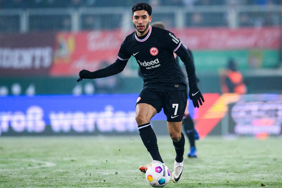 Eintracht Frankfurts bislang in dieser Saison erfolgreichster Torschütze Omar Marmoush (24) soll das Interesse einiger Klubs aus der Premier League erregt haben.