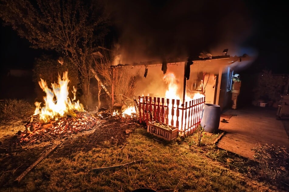 Dresden: Feuer in Kleingartenanlagen: Zwei Brände sorgen für Einsätze