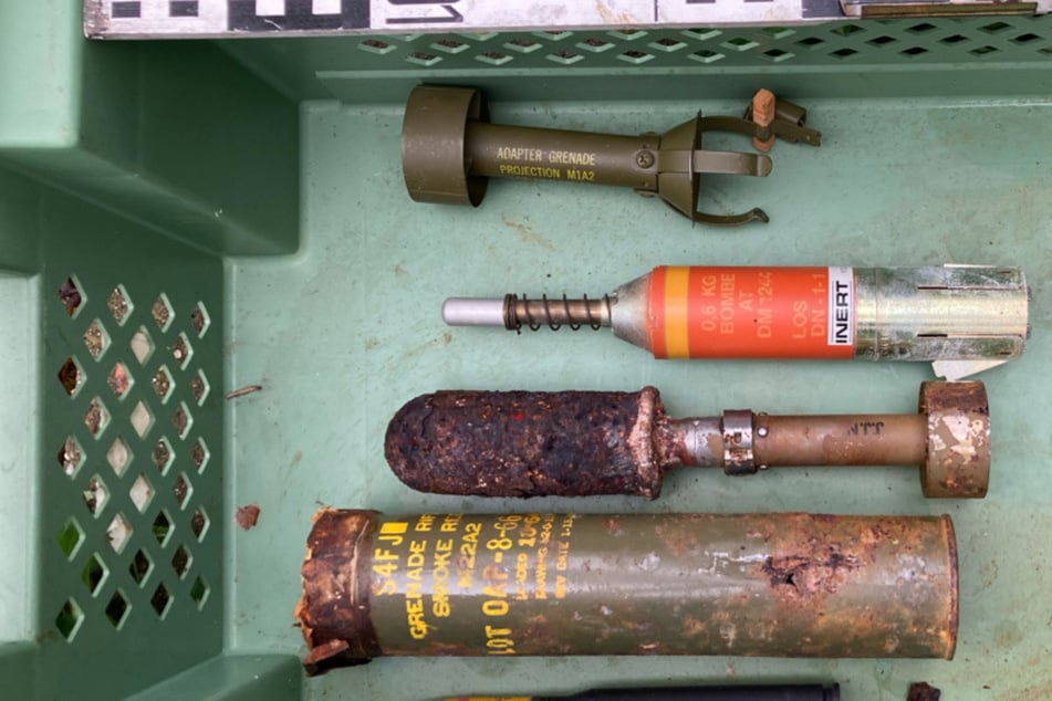 300 Waffen und Sprengstoff: Unheimlicher Fund bei totem Rentner in Augsburg