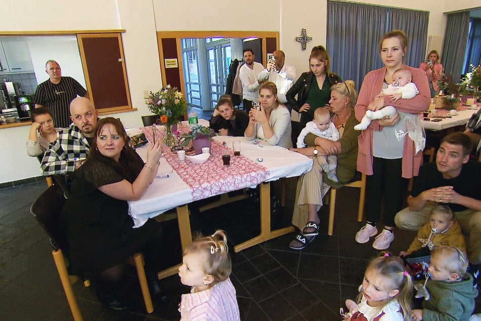 Die Wollnys: Wollny-Irrsinn: Massen-Taufe von Silvias vier kleinen Enkelkindern versinkt im Chaos!
