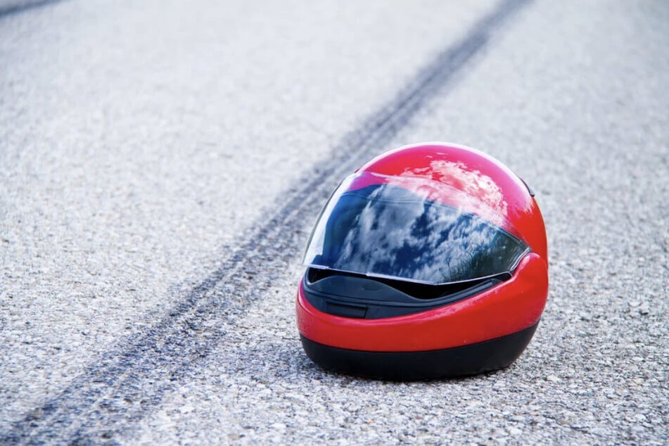 Der Motorradfahrer stürzte und verletzte sich schwer. (Symbolfoto)
