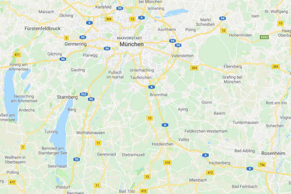 Die Polizei hat auf der Autobahn 8 in Bayern mehrfach versucht, einen betrunkenen Autofahrer zu stoppen.