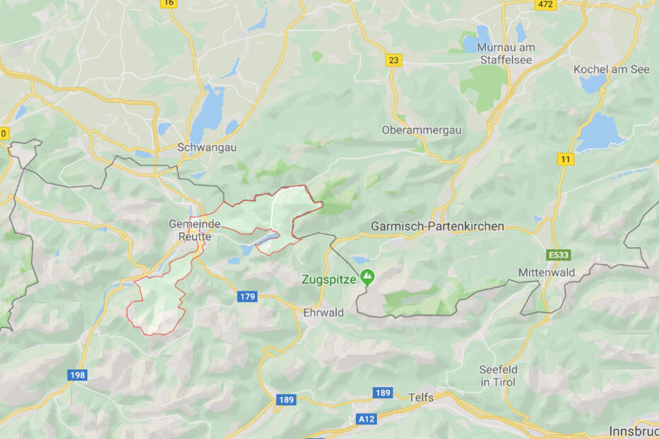 Unweit der deutsch-österreichischen Grenze in der Gemeinde Reutte ist ein Mensch gestorben.