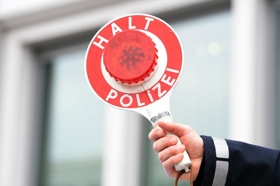 Die Polizei stoppte einen Raser, der mit 130 Stundenkilometern durch eine Baustelle fuhr. (Symbolbild)