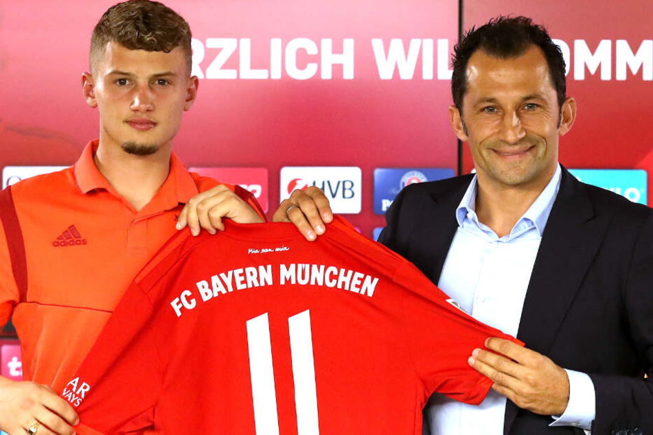 Hasan Salihamidzic (r.) hält weiterhin große Stücke auf Youngster Mickael Cuisance (l.).