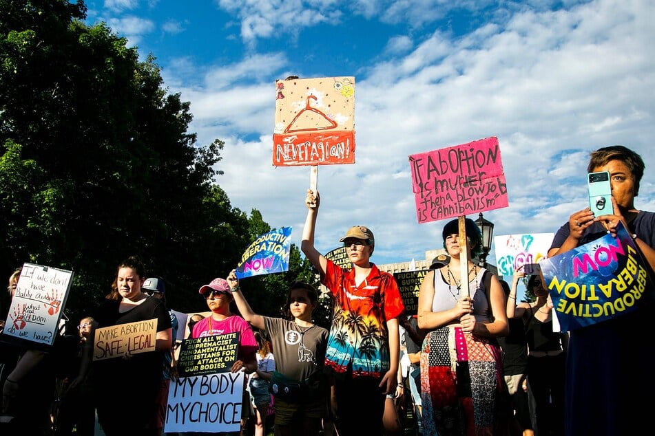 Planned Parenthood to shut down clinics in Iowa and Minnesota amid assault on abortion rights
