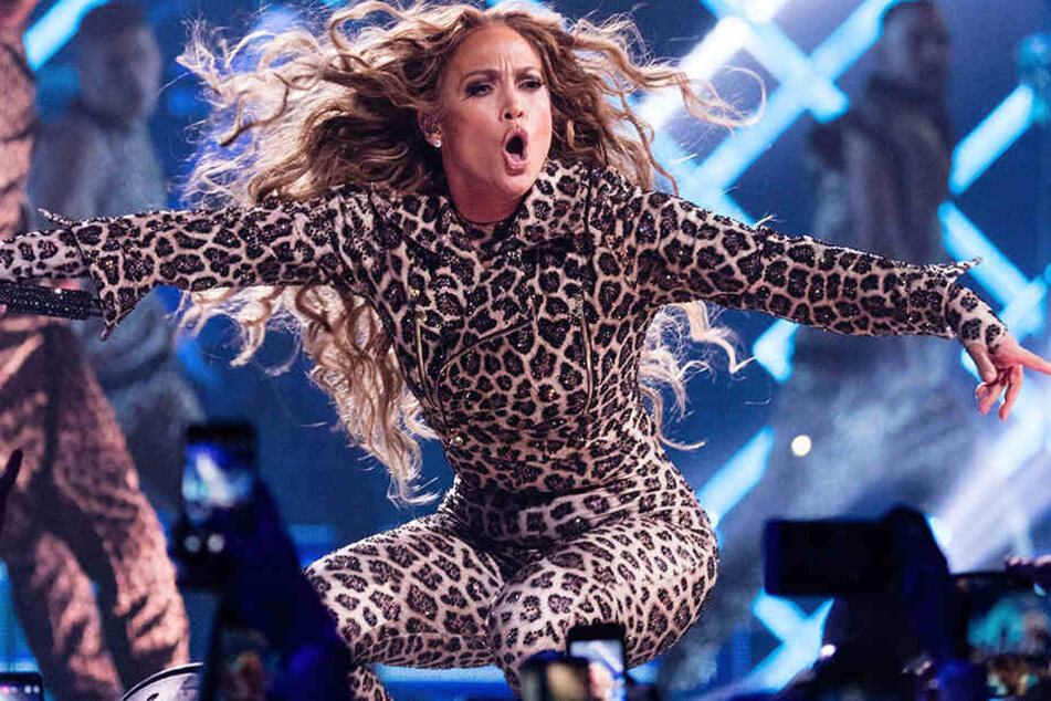 Jennifer Lopez wird uns gemeinsam mit Shakira die Halbzeit des SuperBowl versüßen.