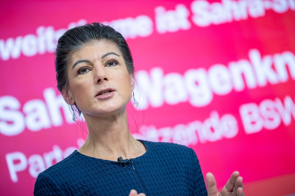 BSW-Chefin Sahra Wagenknecht (55) bekam selbstgestrickte Socken von einer Unbekannten.