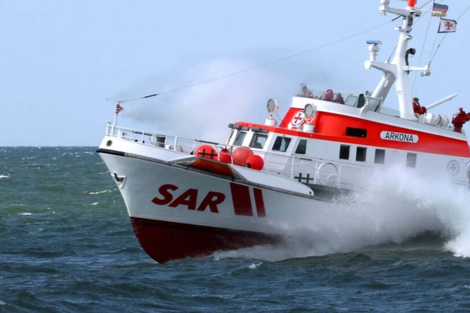 Notfall auf der Ostsee! Seenotretter helfen schwer erkranktem Seemann