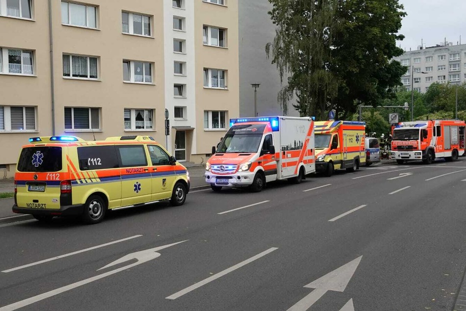 Eine Mieterin des betroffenen Hauses erlitt dabei leichte Verletzungen.