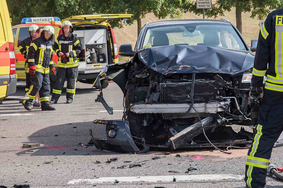 Der Audi ist frontal in den Nissan gefahren.