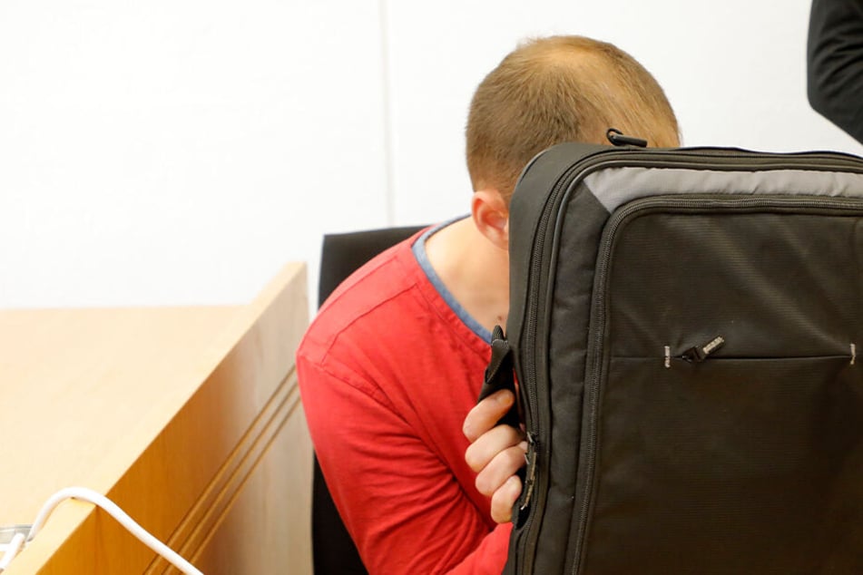 Der psychisch kranke Alexander P. (36) muss sich vor dem Landgericht Chemnitz wegen versuchten Totschlags verantworten.