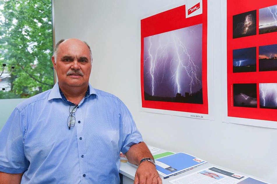 Als Sachverständiger auch für die Handwerkskammer Dresden tätig:
Elektrotechnik-Experte Andreas Aust (56).