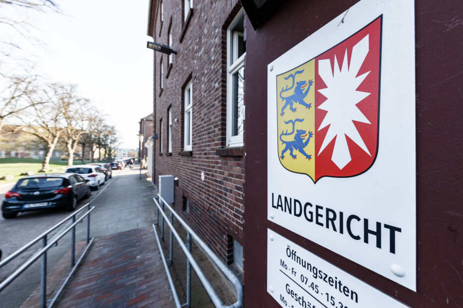 Am Landgericht in Lübeck wird heute das Urteil gegen den offenbar psychisch kranken Busattentäter.