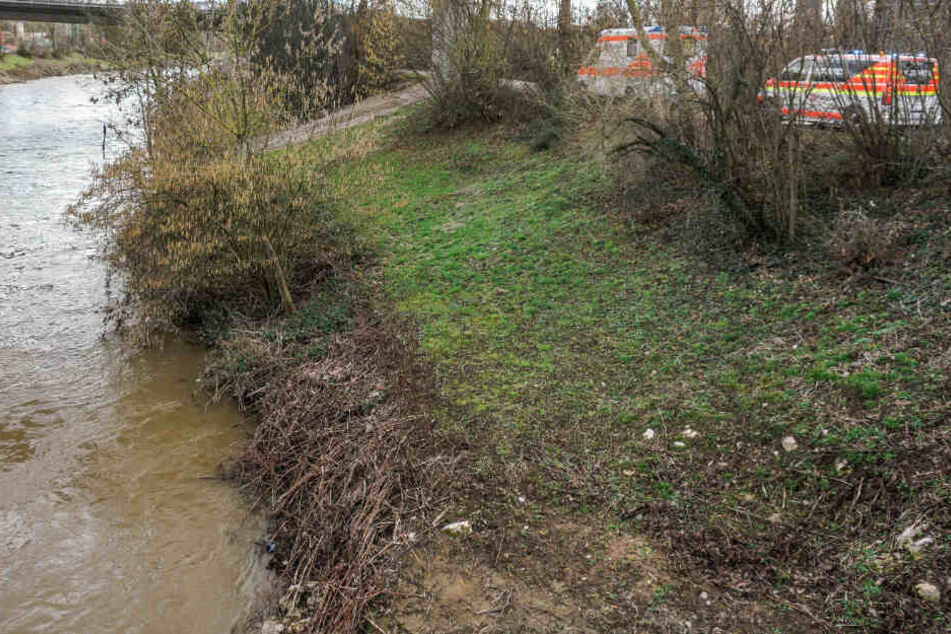 Rettungskräfte brachten die verunfallte Person wohl ins Krankenhaus.