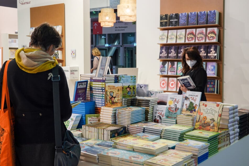 Buchverlag Bastei Lübbe bekommt Konsumverhalten zu spüren: Umsatz geht hauchzart in die Knie