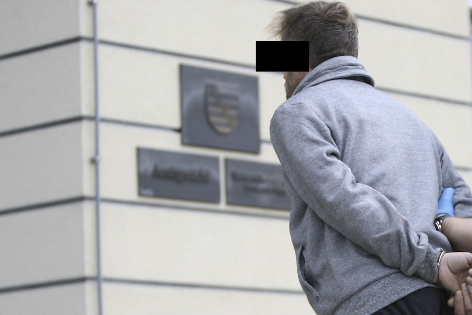 Die Beamten brachten den mutmaßlichen Fahrraddieb ins Pirnaer Amtsgericht.