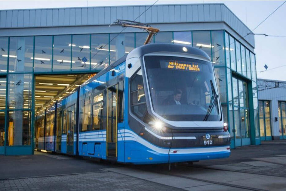 Wegen ihrer "Schnauze" wird die neue Tram als "Delphin" bezeichnet.