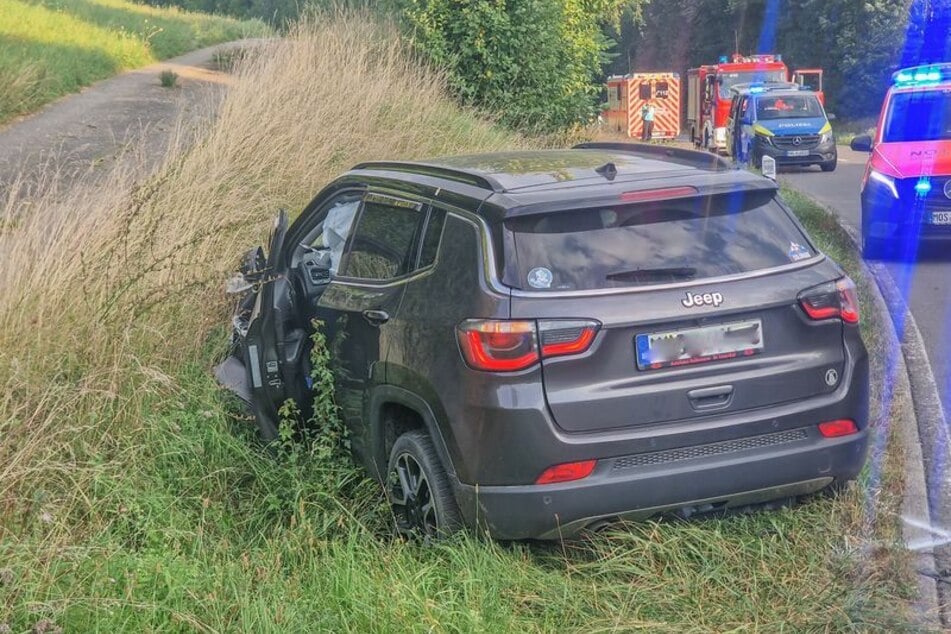 Neben den Motorrädern wurde auch ein Auto stark beschädigt.