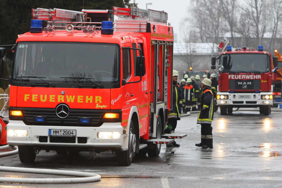 Alle Hände voll zu tun für Feuerwehrleute (Symbolbild).