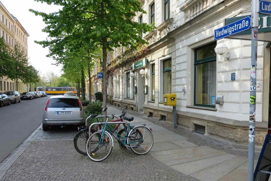 In der Hedwigstraße überfielen zwei unbekannte Täter eine schwangere Frau.