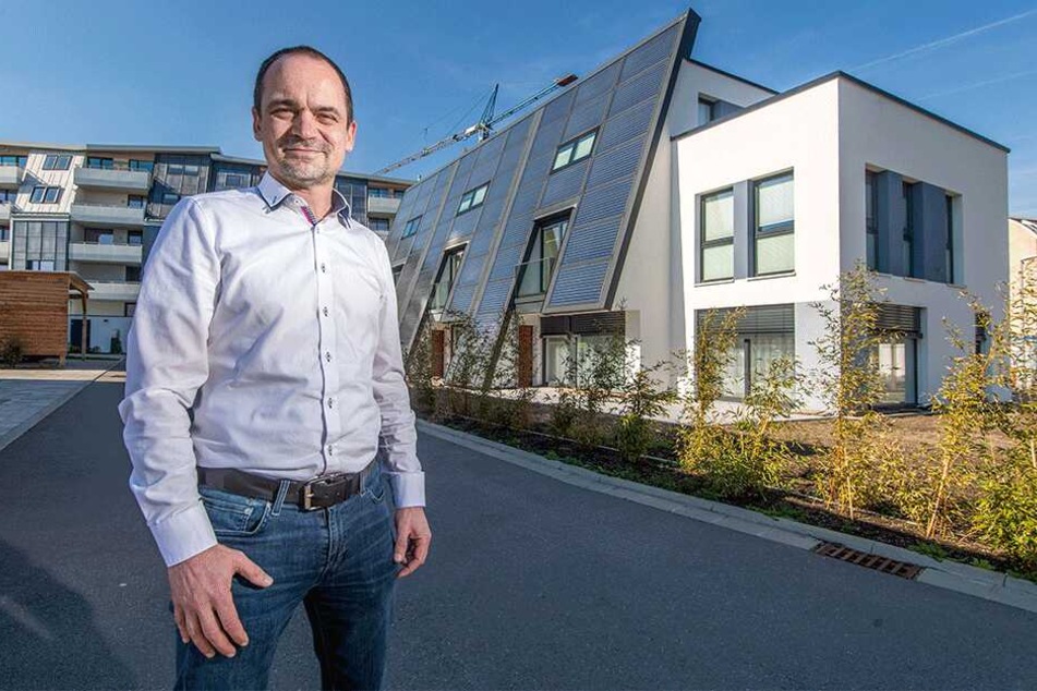 Wärme stellt den Hauptenergie-Anteil in Häusern, so FASA-Mitarbeiter René Krauß (44). Auch auf dem Gelände der alten Schloßbrauerei (F.) errichtet seine Firma Sonnen-Häuser und -wohnungen.