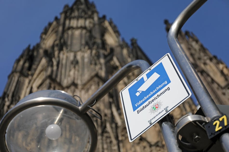 In Köln überwacht die Polizei seit 2016 mehrere Brennpunkte mit Videokameras.
