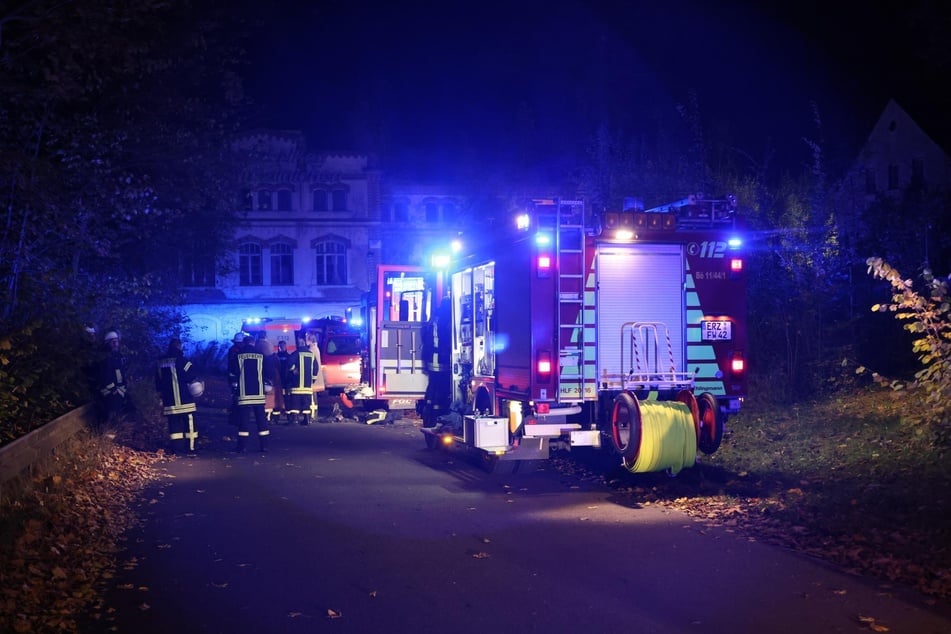 Am Samstagabend musste die Feuerwehr zu einem Brand in einem leer stehenden Fabrikgebäude ausrücken.