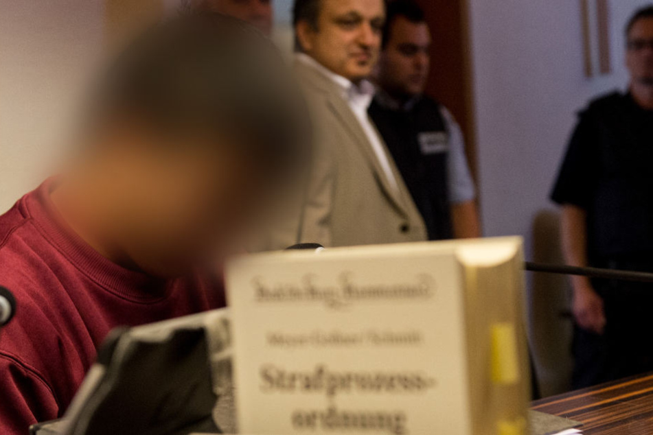 Weiterer Streitpunkt des Prozesses ist das Alter des Angeklagten zum Tatzeitpunkt.