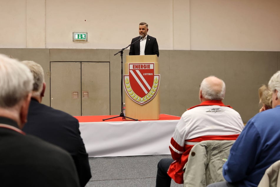 Präsident Sebastian Lemke (42) musste den Mitgiedern im November 2024 verkünden, dass der Jahresabschluss noch nicht fertig sei.