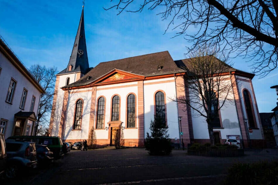 Die Kirche St. Peter und Paul in Bad Camberg.