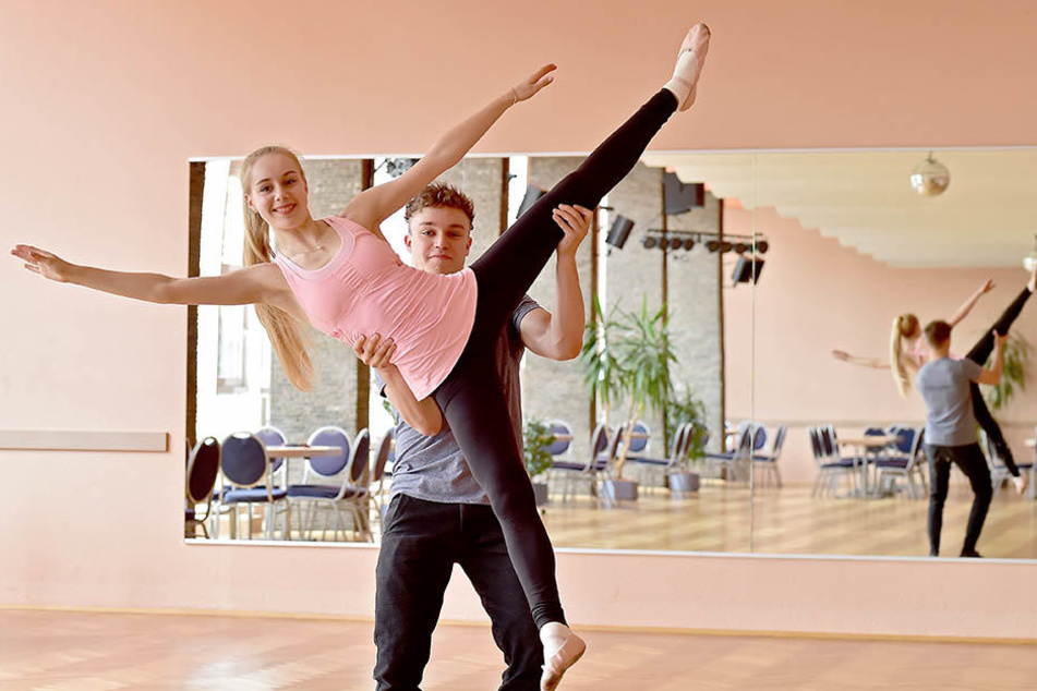 Lutricia Bock (18) ist eigentlich auf dem Eis zu Hause. Jetzt versucht sie sich mit Tanzpartner David Neubert (22).