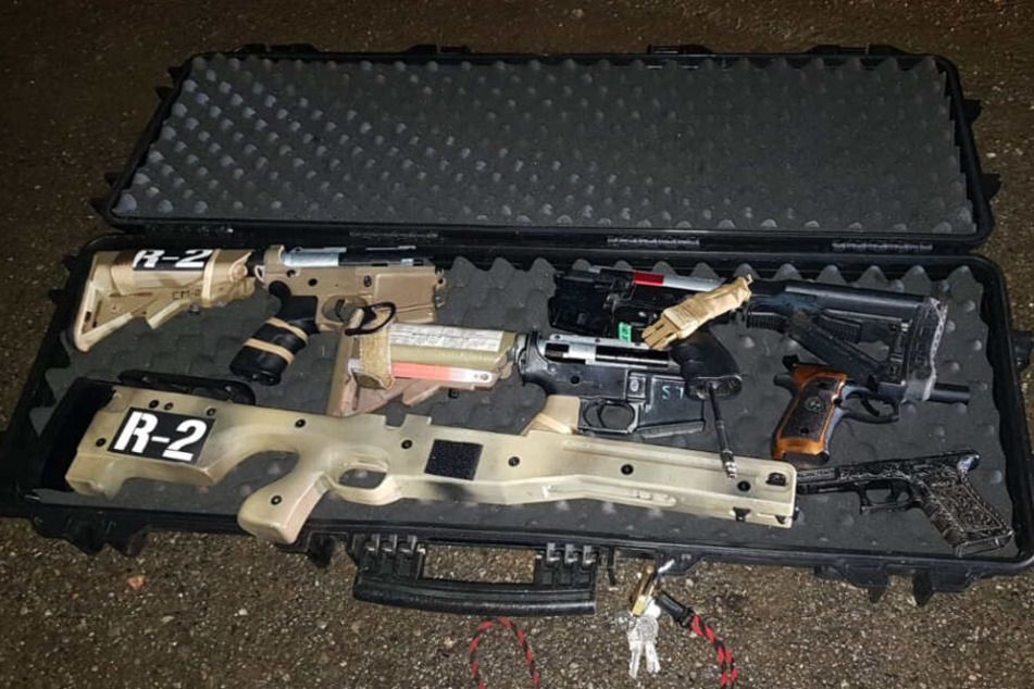Bei der Kontrolle eines Transporters wurden verbotene Waffen von der Bundespolizei sichergestellt.