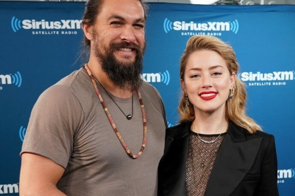 Amber Heard's (r.) Aquaman costar Jason Momoa (l.) allegedly pushed to keep her in the film's sequel, despite questions about the two's onscreen chemistry.