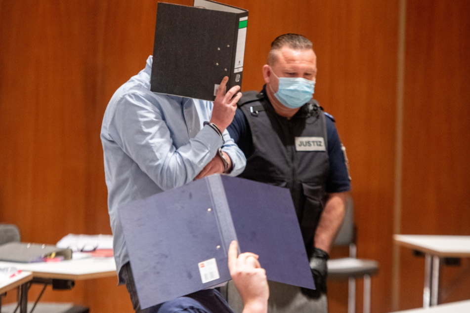 Nach Fackelwurf auf Roma-Familien: Das sind die Strafen für die Angeklagten