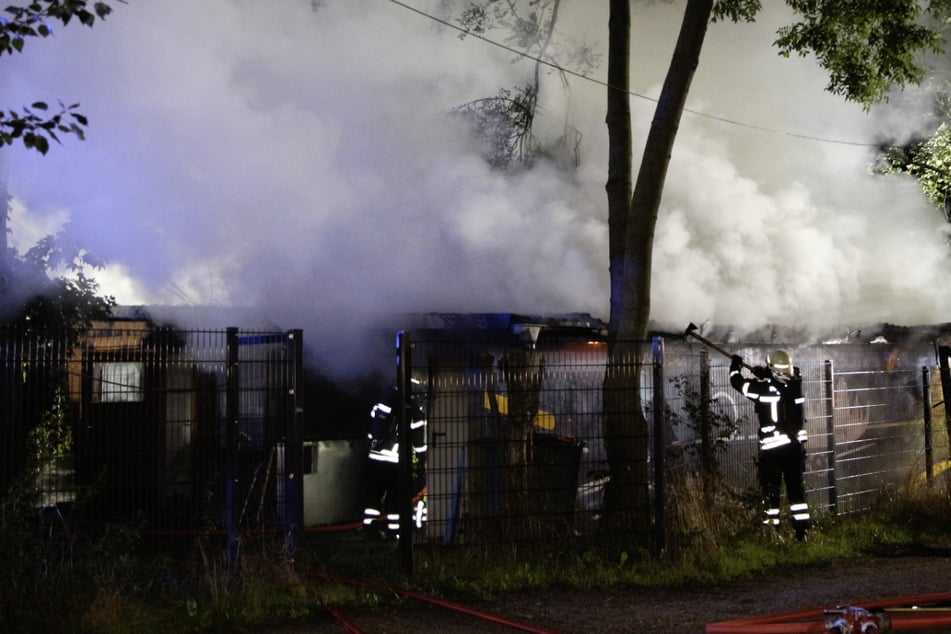 Leipzig: Minigolf-Anlage in Leipzig in Flammen! Polizei ermittelt wegen Brandstiftungs-Verdacht