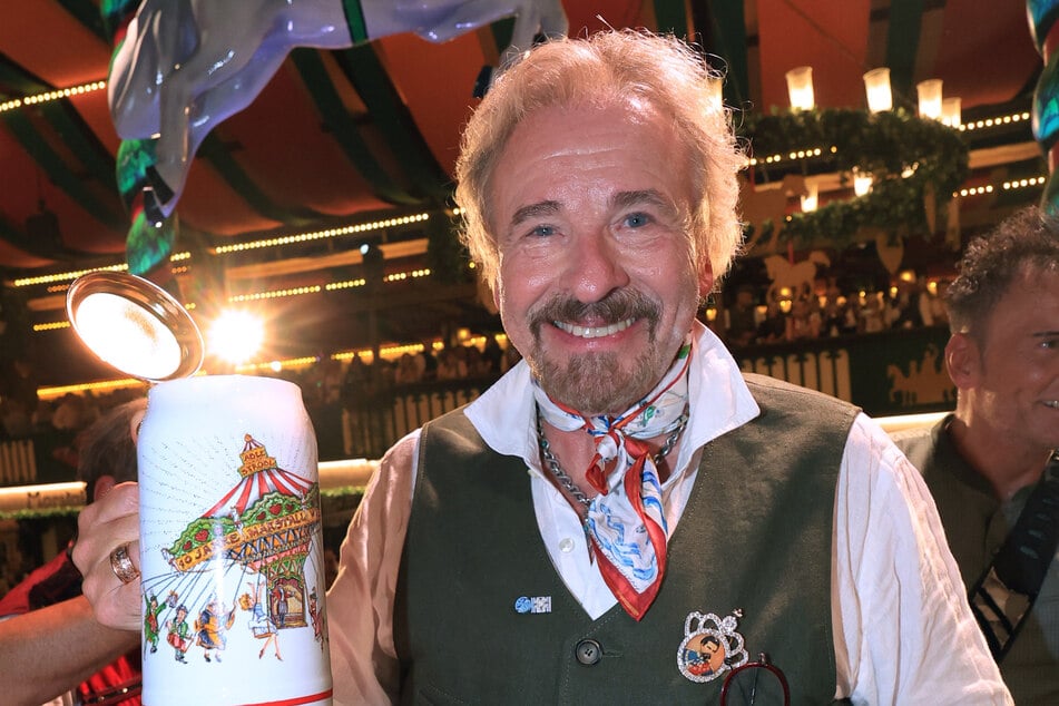 Auf der Wiesn 2024 zeigte sich Thomas Gottschalk (75) in Tracht.