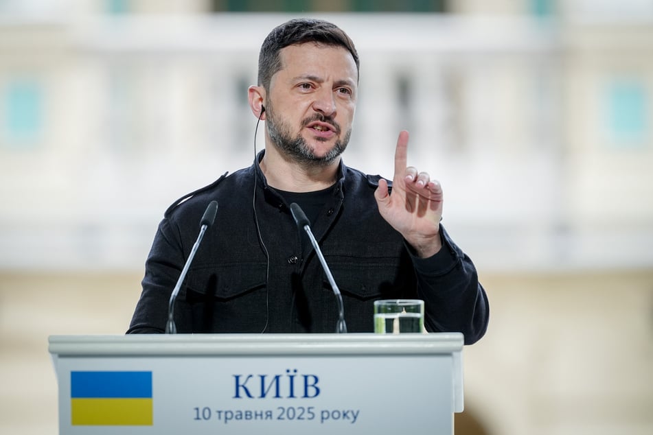 Der ukrainische Präsident Wolodymyr Selenskyj (47) fordert Kreml-Chef Putin zu einem persönlichen Treffen auf.